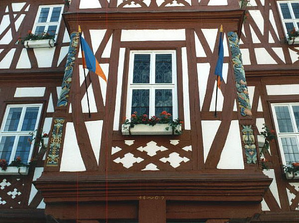 Schnitzereien am Rathaus in Nassau an der Lahn