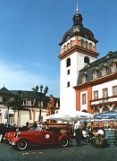 Oltimertreffen in Weilburg: Zieleinlauf am Marktplatz